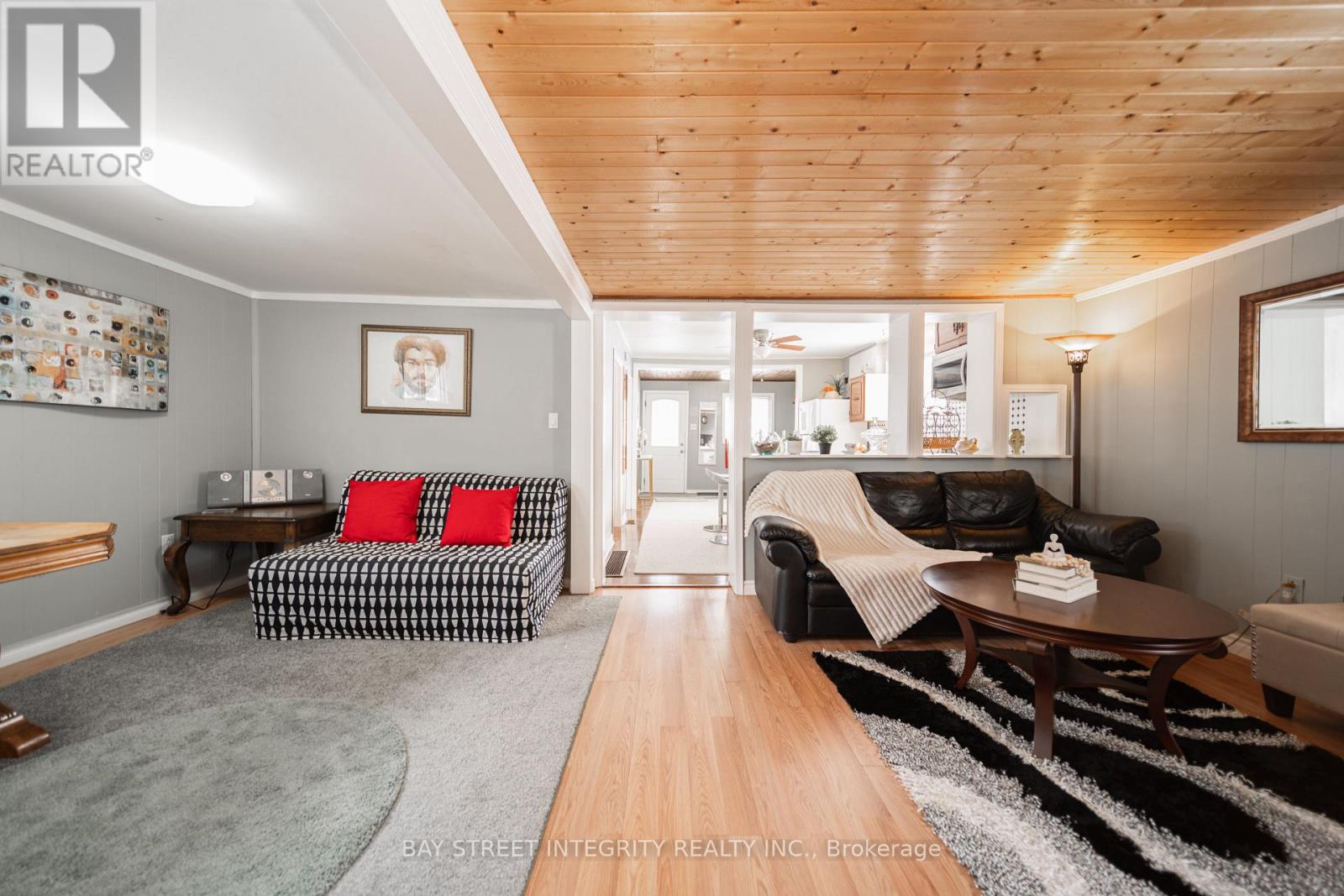 74 De La Salle Boulevard, Georgina, Ontario  L0E 1S0 - Photo 6 - N12281229