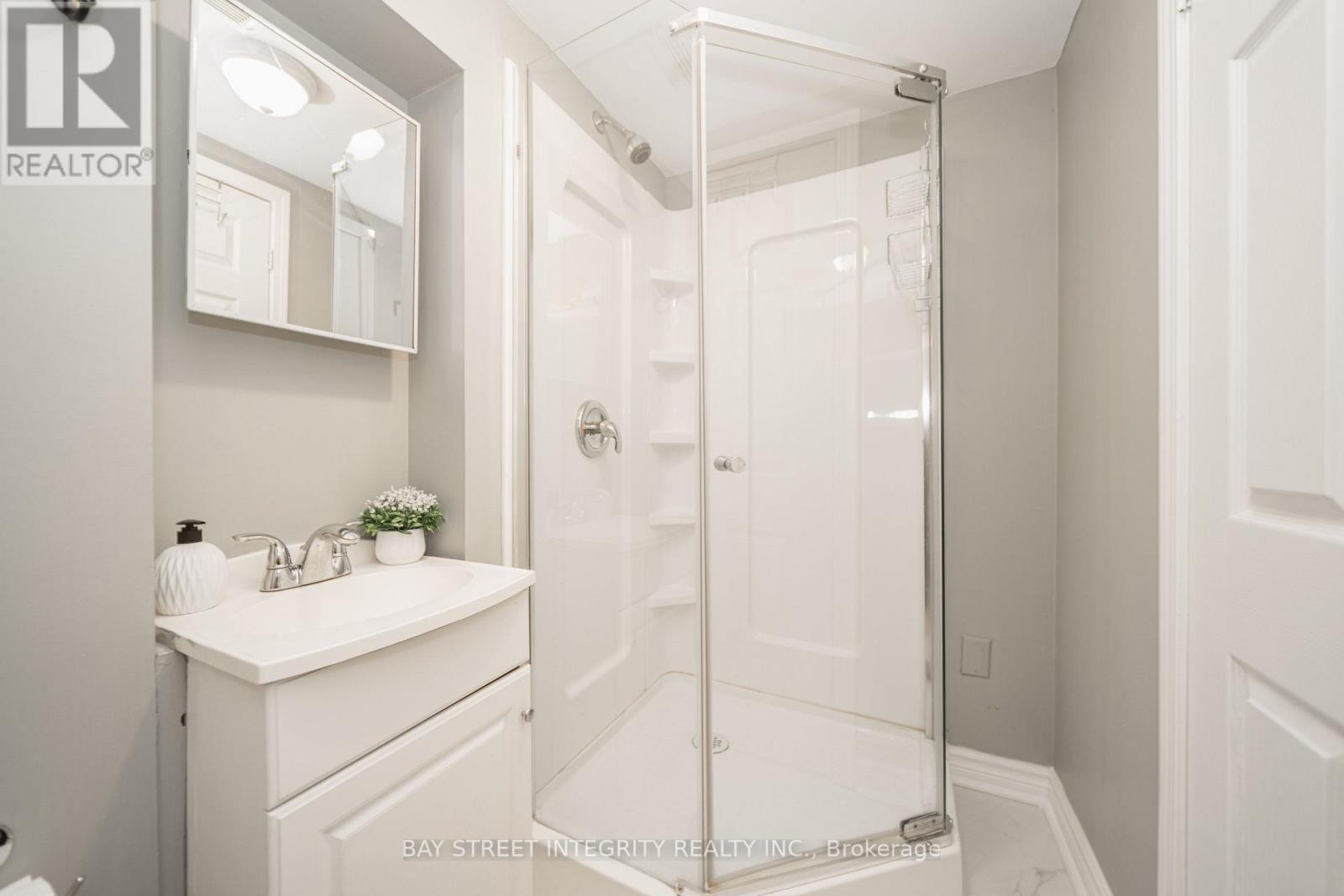 74 De La Salle Boulevard, Georgina, Ontario  L0E 1S0 - Photo 8 - N12281229