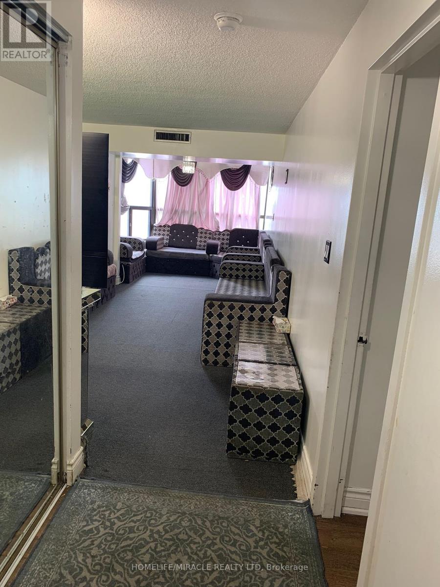706 - 25 Agnes Street, Mississauga, Ontario  L5B 3X7 - Photo 3 - W12278293