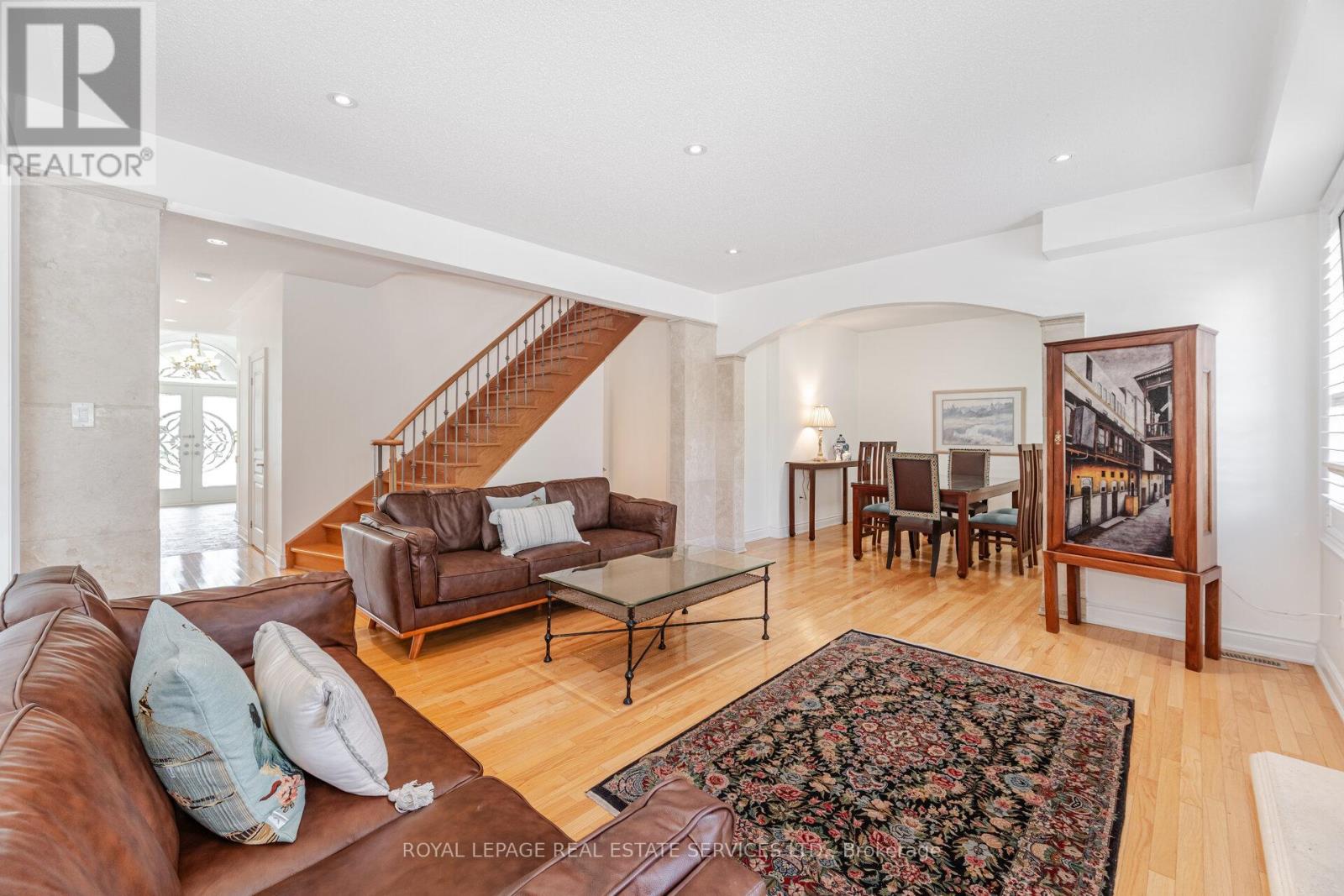 215 Burloak Drive, Oakville (Br Bronte), Ontario  L6L 6T6 - Photo 8 - W12268716
