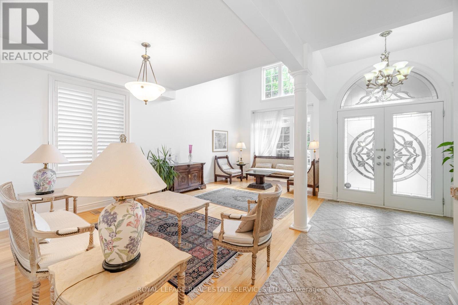 215 Burloak Drive, Oakville (Br Bronte), Ontario  L6L 6T6 - Photo 5 - W12268716