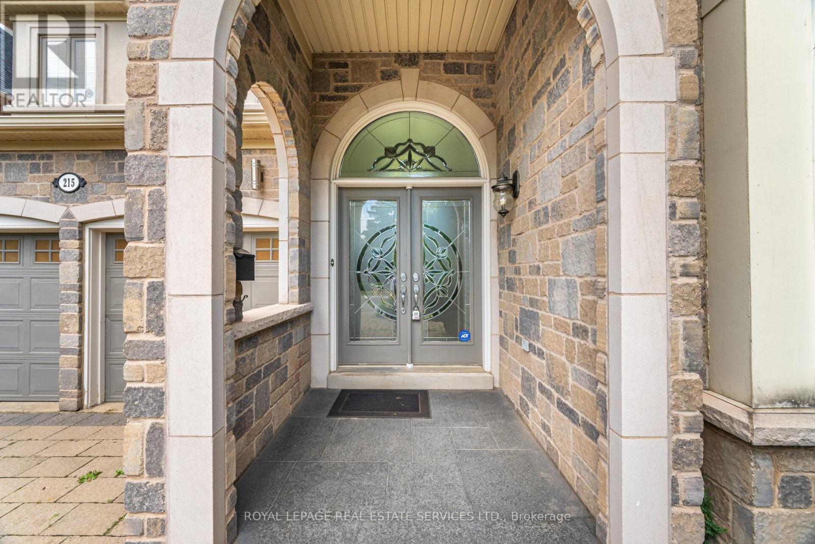 215 Burloak Drive, Oakville (Br Bronte), Ontario  L6L 6T6 - Photo 3 - W12268716