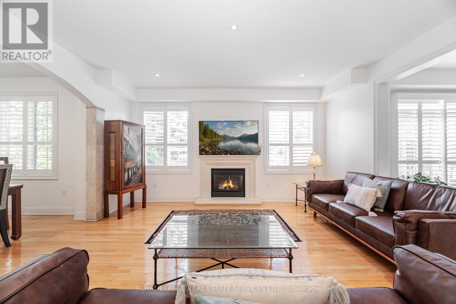 215 Burloak Drive, Oakville (Br Bronte), Ontario  L6L 6T6 - Photo 9 - W12268716