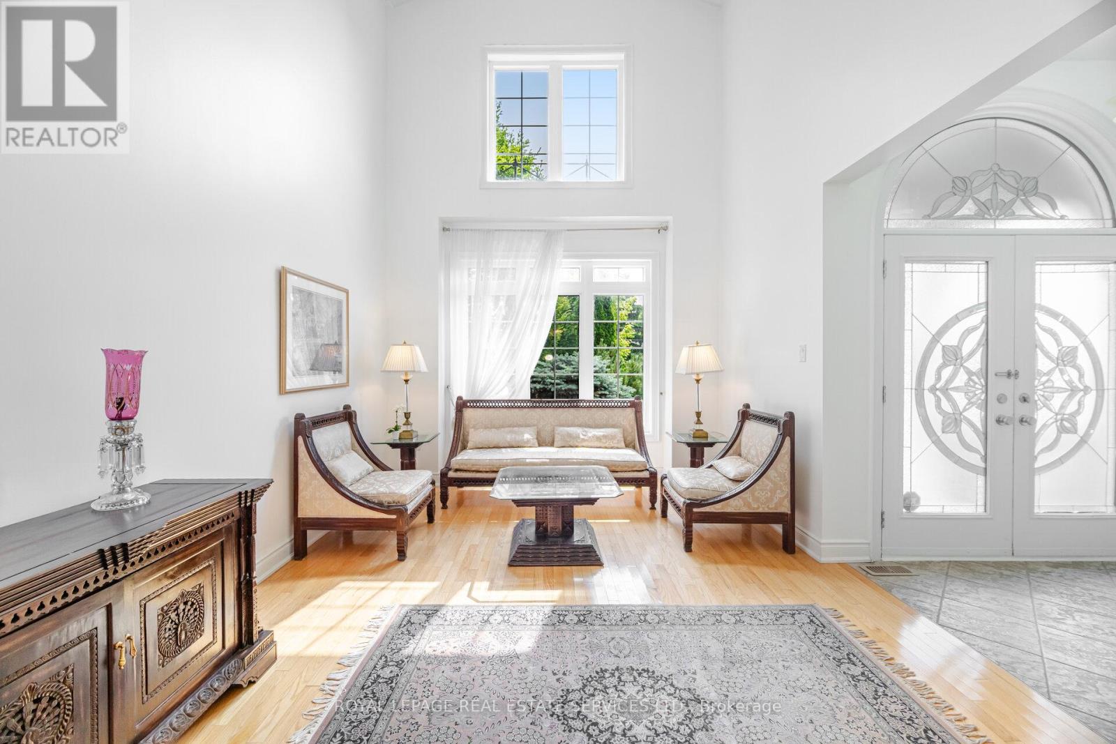 215 Burloak Drive, Oakville (Br Bronte), Ontario  L6L 6T6 - Photo 6 - W12268716