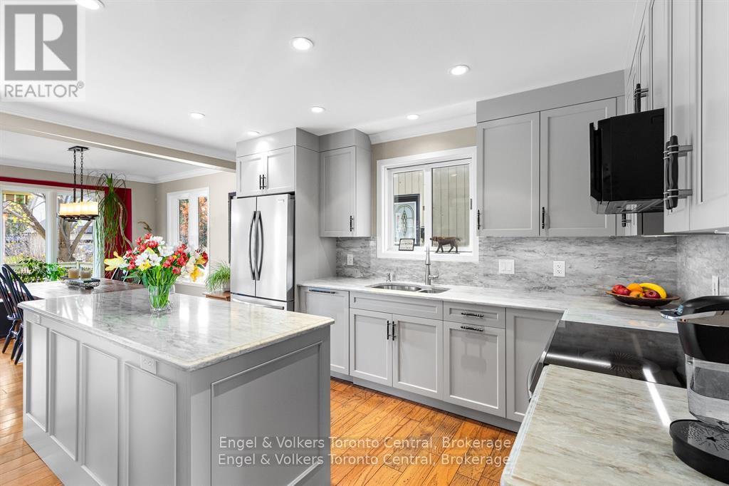 125 Pioneer Lane, Blue Mountains, Ontario  L9Y 0M6 - Photo 4 - X12281278