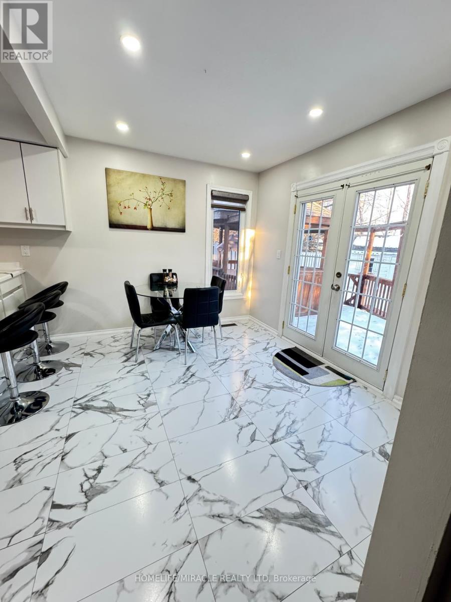 32 Plover Place, Brampton (Fletcher's Creek South), Ontario  L6W 4C4 - Photo 12 - W12281192