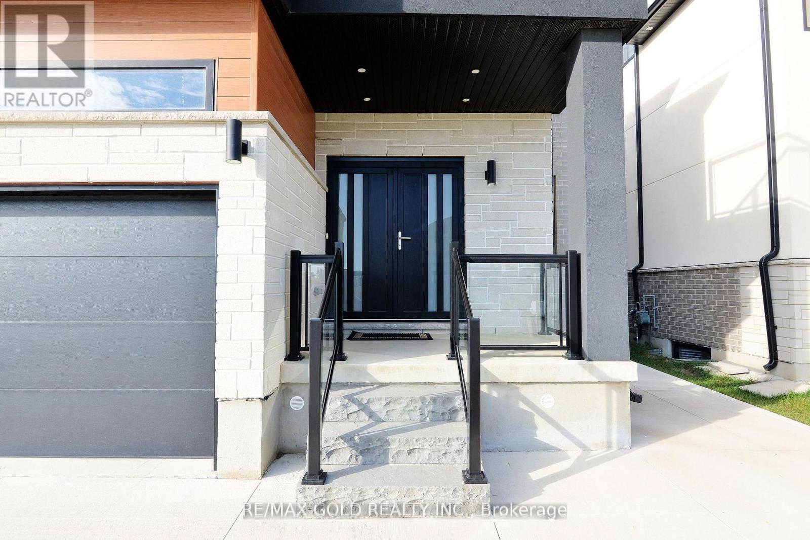Property at 86 GRANDVILLE CIRCLE image 3