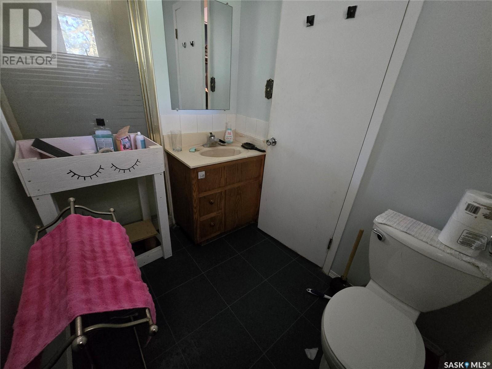 327 Russell Street, Stoughton, Saskatchewan  S0G 4T0 - Photo 14 - SK012313