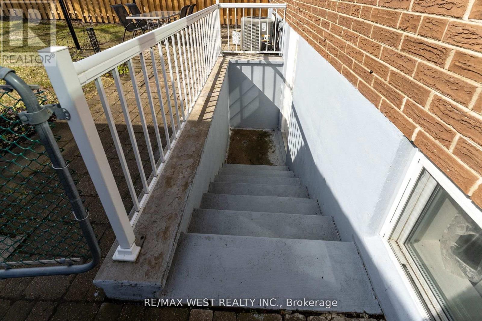 11 Farley Crescent, Toronto (Willowridge-Martingrove-Richview), Ontario  M9R 2A5 - Photo 31 - W12281317