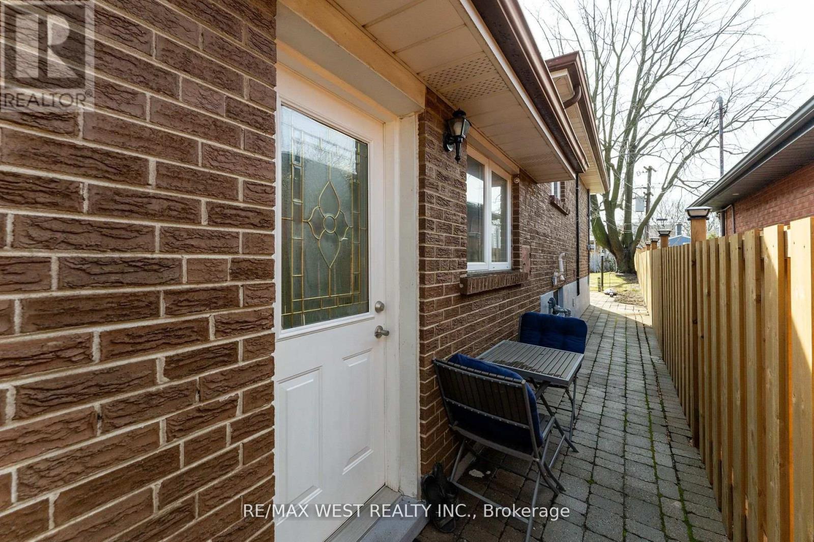11 Farley Crescent, Toronto (Willowridge-Martingrove-Richview), Ontario  M9R 2A5 - Photo 33 - W12281317