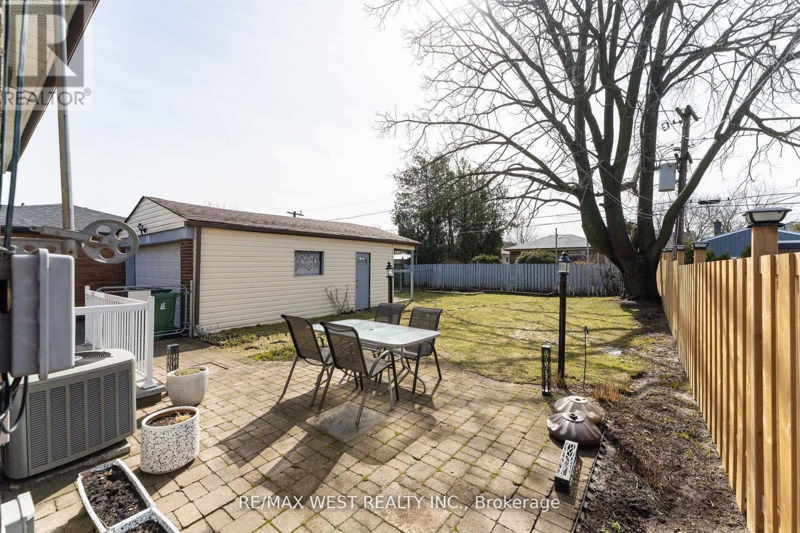 11 Farley Crescent, Toronto (Willowridge-Martingrove-Richview), Ontario  M9R 2A5 - Photo 34 - W12281317