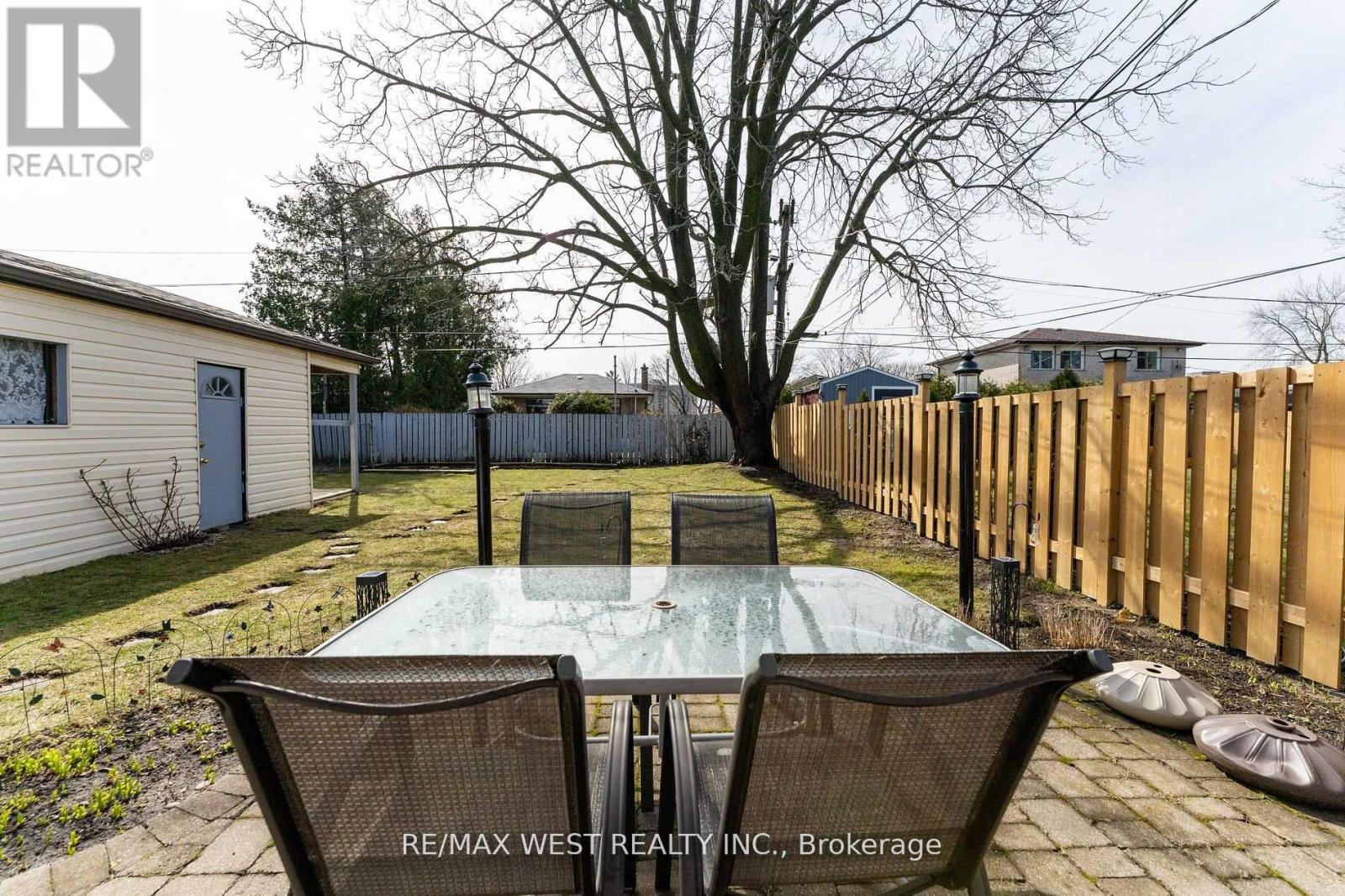 11 Farley Crescent, Toronto (Willowridge-Martingrove-Richview), Ontario  M9R 2A5 - Photo 35 - W12281317