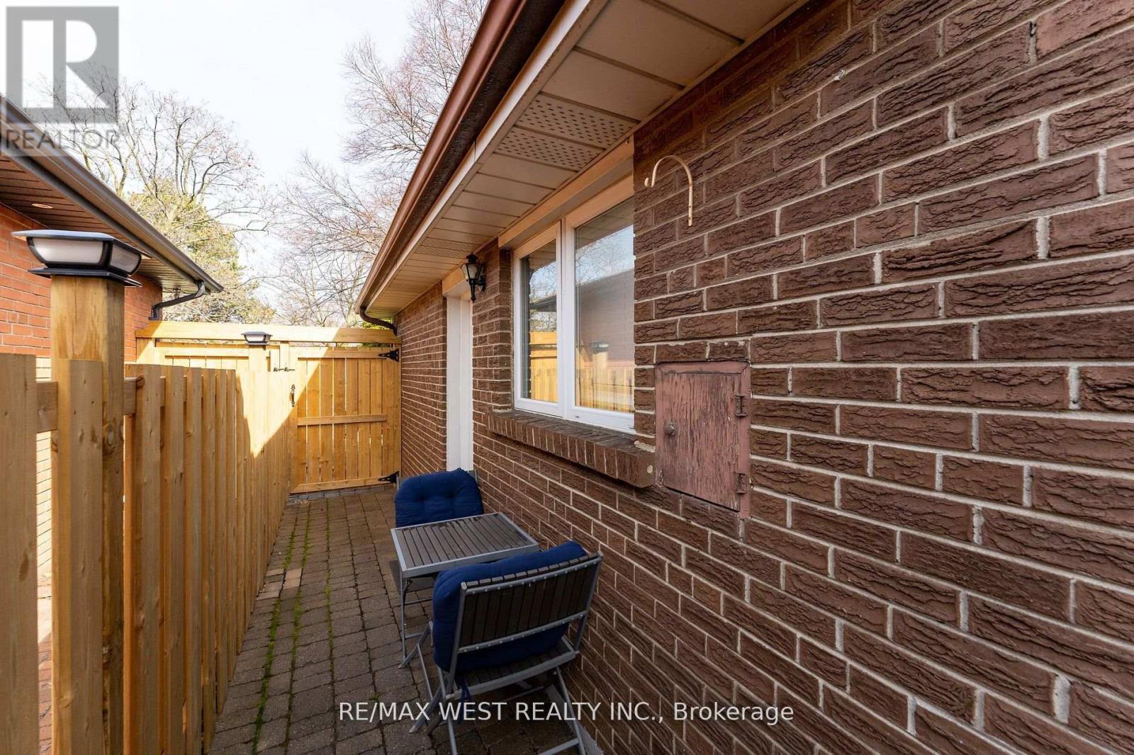 11 Farley Crescent, Toronto (Willowridge-Martingrove-Richview), Ontario  M9R 2A5 - Photo 43 - W12281317