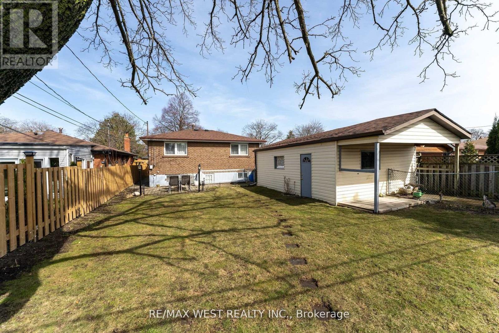11 Farley Crescent, Toronto (Willowridge-Martingrove-Richview), Ontario  M9R 2A5 - Photo 44 - W12281317