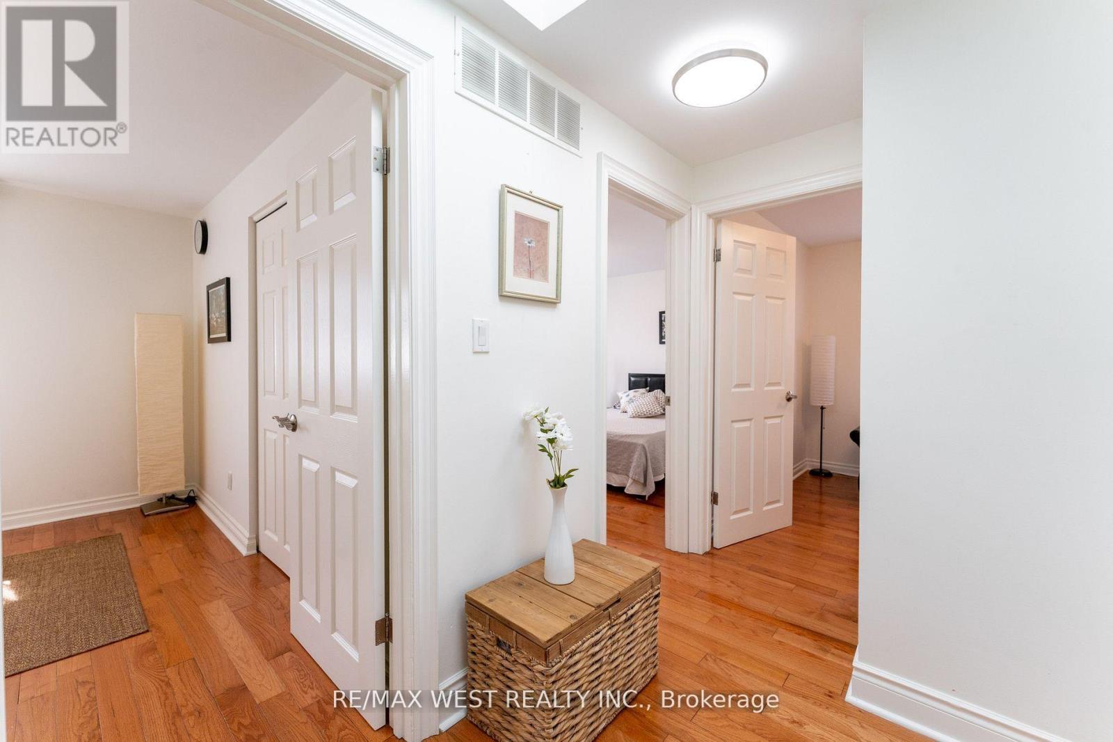 11 Farley Crescent, Toronto (Willowridge-Martingrove-Richview), Ontario  M9R 2A5 - Photo 45 - W12281317