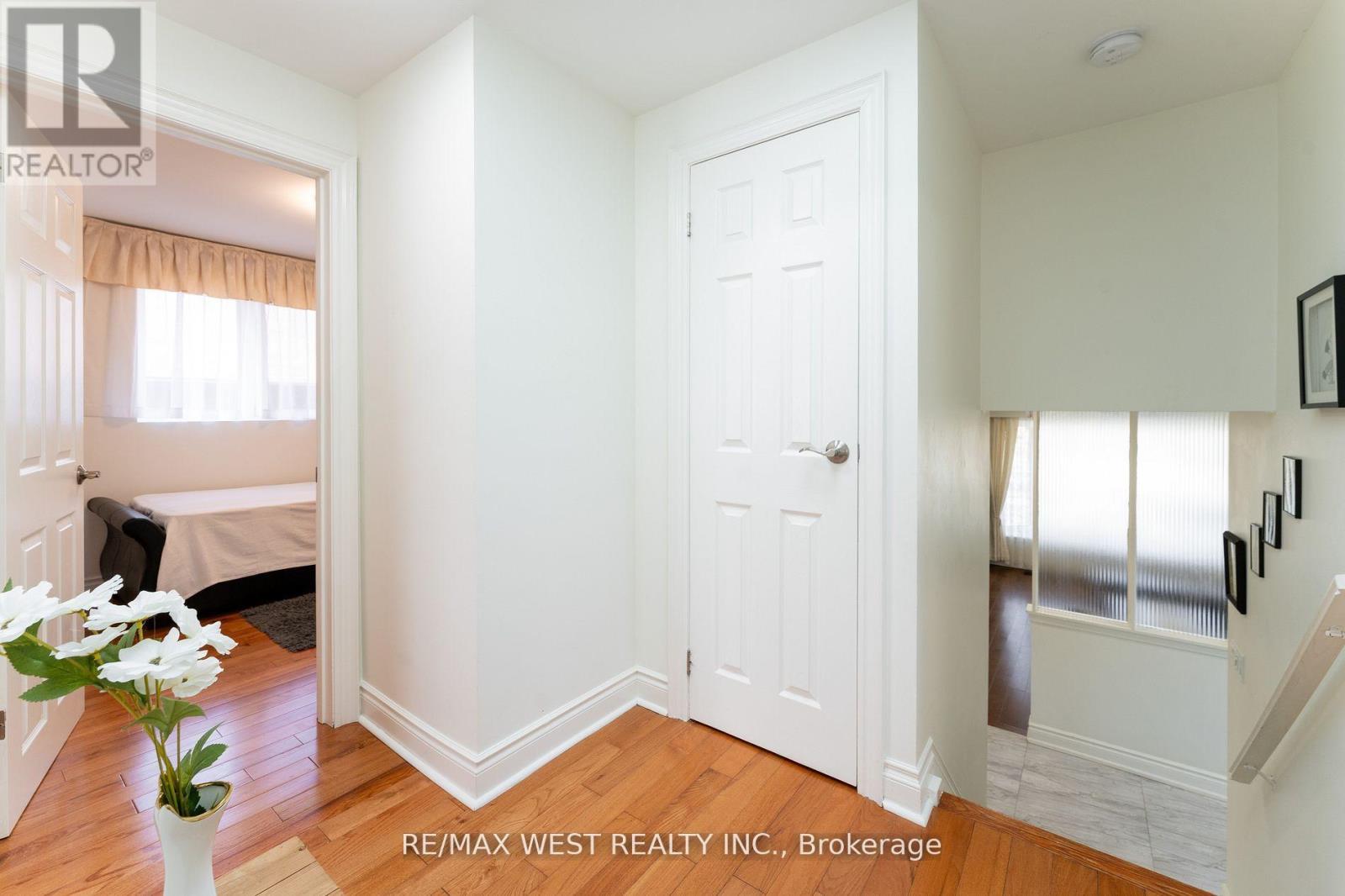 11 Farley Crescent, Toronto (Willowridge-Martingrove-Richview), Ontario  M9R 2A5 - Photo 46 - W12281317