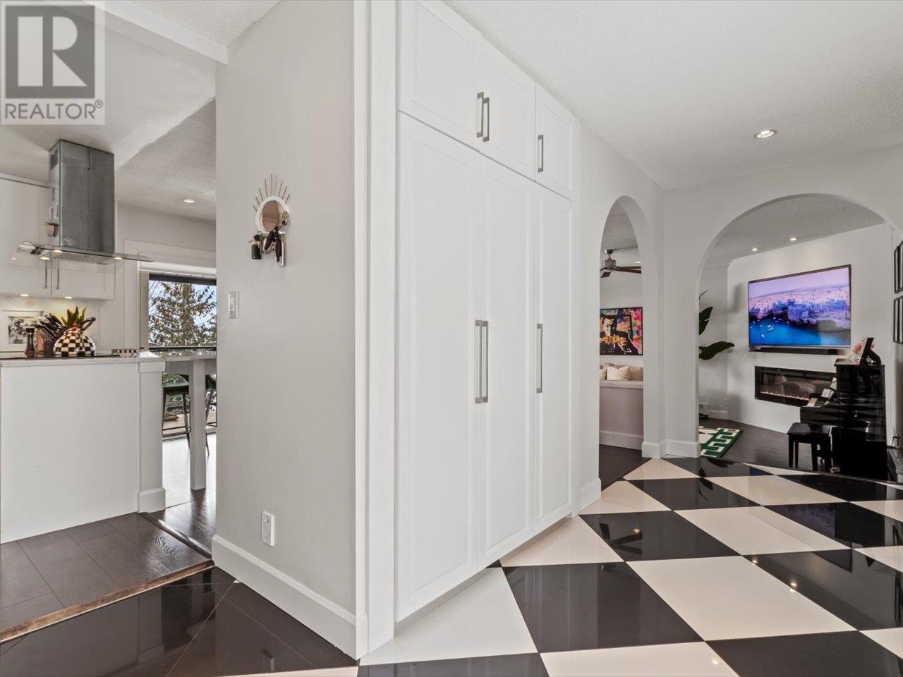 Property at 1001 PALMDALE STREET image 4