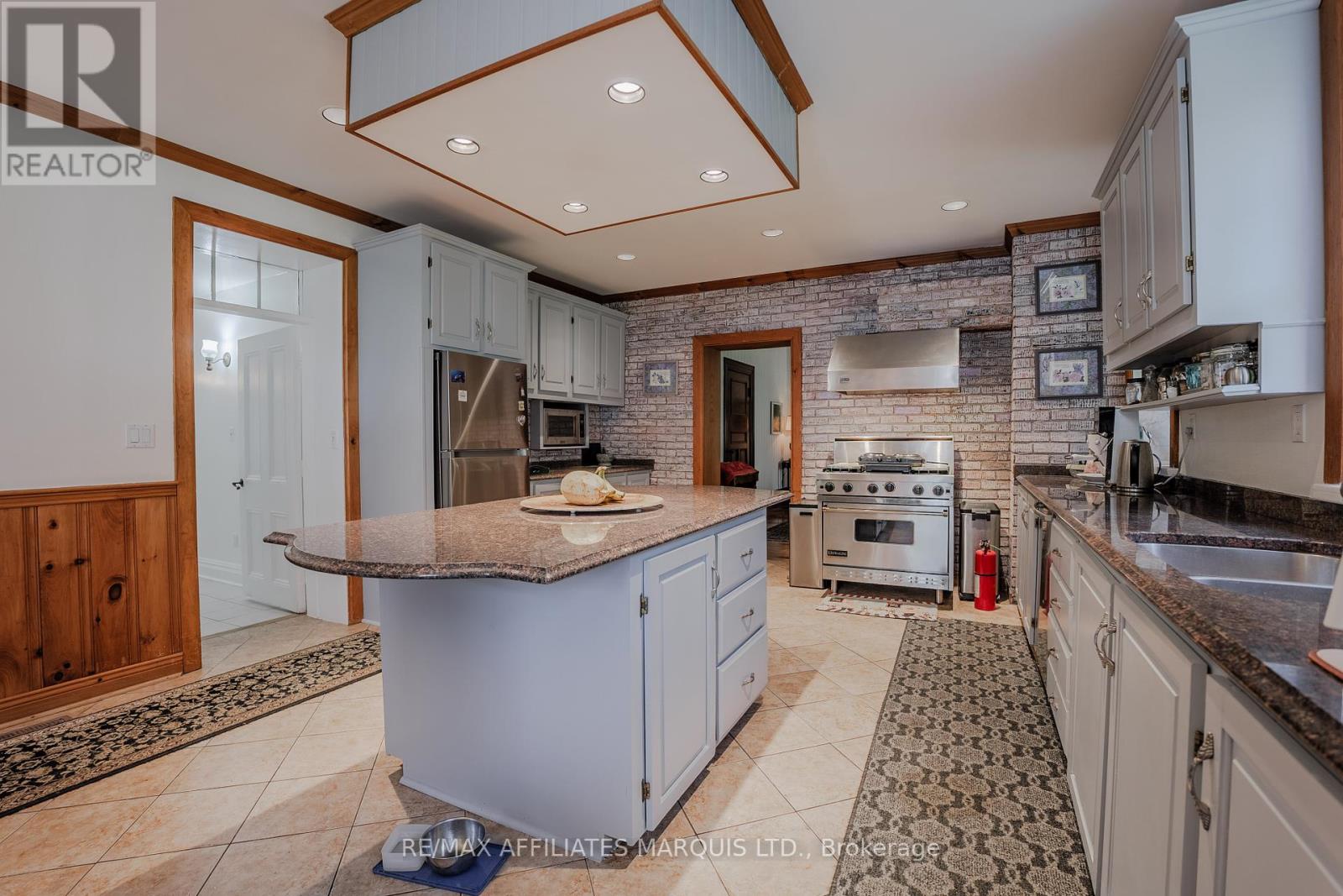 20763 Old Highway 2 Road, South Glengarry, Ontario  K0C 1N0 - Photo 19 - X12146746