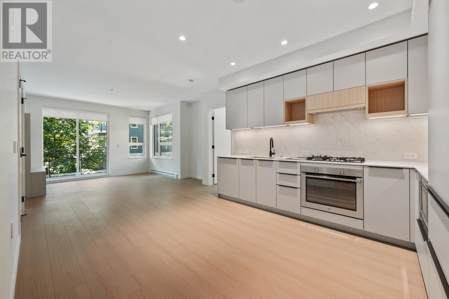 60x 2015 St Johns Street, Port Moody, British Columbia  V3H 0N5 - Photo 3 - R3026214