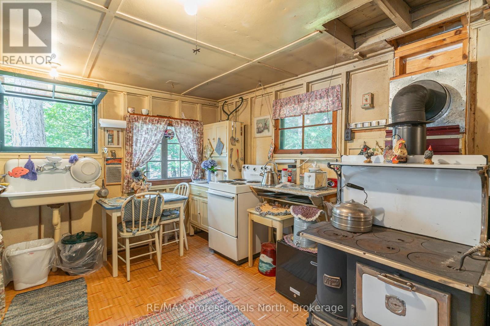 13055 Little Hawk South Shore Road, Algonquin Highlands, Ontario  K0M 1J1 - Photo 11 - X12281388