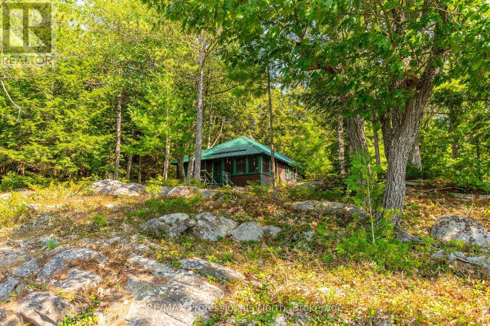 13055 Little Hawk South Shore Road, Algonquin Highlands, Ontario  K0M 1J1 - Photo 24 - X12281388