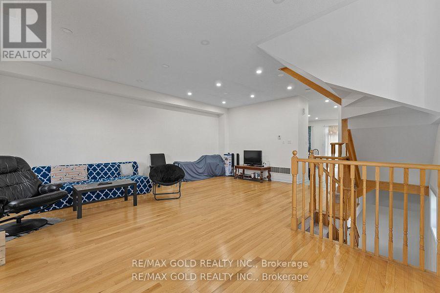 25 - 10 Porter Avenue W, Vaughan, Ontario  L4L 0H1 - Photo 10 - N12281407