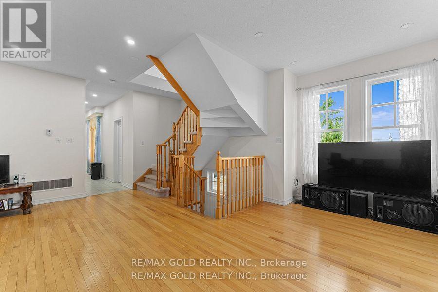 25 - 10 Porter Avenue W, Vaughan, Ontario  L4L 0H1 - Photo 11 - N12281407