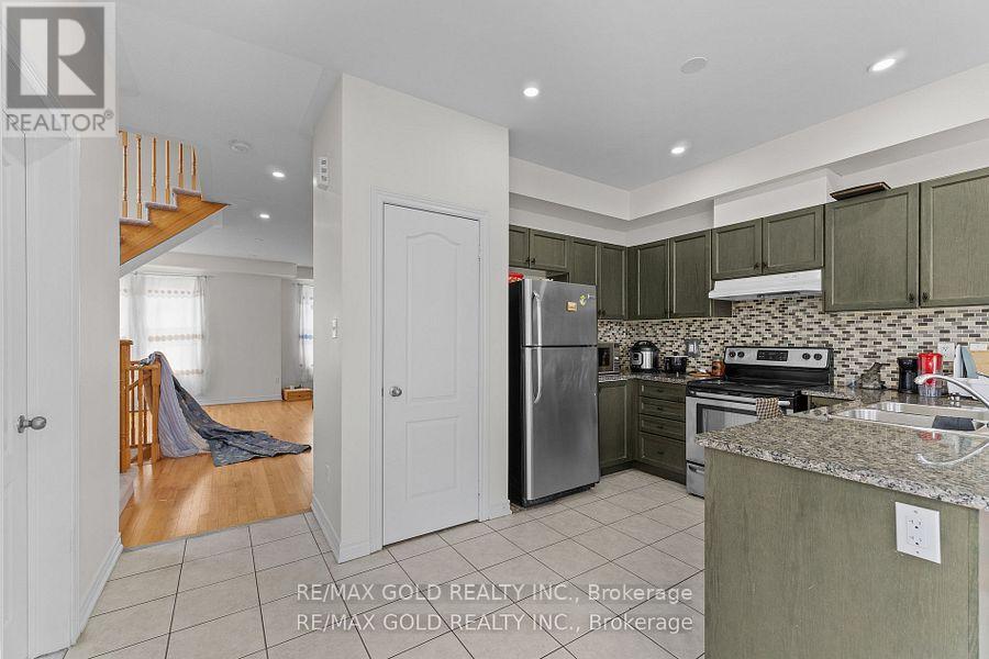 25 - 10 Porter Avenue W, Vaughan, Ontario  L4L 0H1 - Photo 12 - N12281407