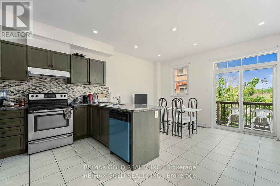 25 - 10 Porter Avenue W, Vaughan, Ontario  L4L 0H1 - Photo 13 - N12281407