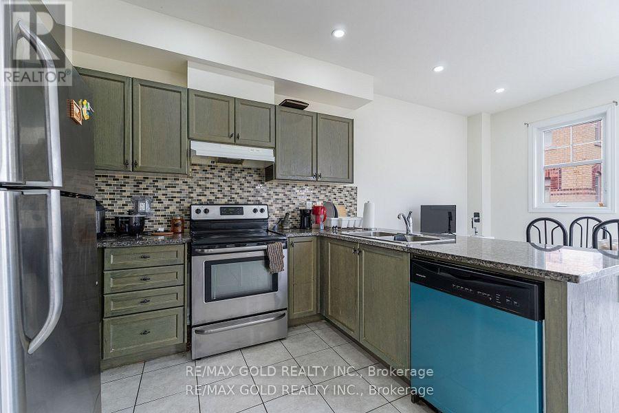25 - 10 Porter Avenue W, Vaughan, Ontario  L4L 0H1 - Photo 15 - N12281407