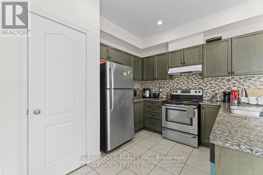 25 - 10 Porter Avenue W, Vaughan, Ontario  L4L 0H1 - Photo 16 - N12281407