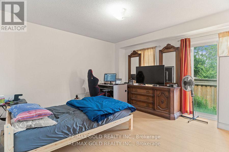 25 - 10 Porter Avenue W, Vaughan, Ontario  L4L 0H1 - Photo 18 - N12281407