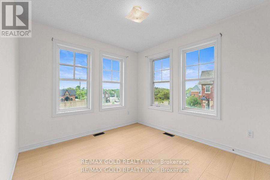25 - 10 Porter Avenue W, Vaughan, Ontario  L4L 0H1 - Photo 22 - N12281407