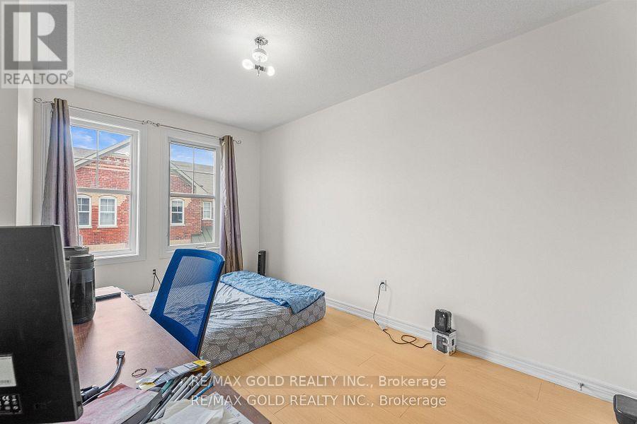 25 - 10 Porter Avenue W, Vaughan, Ontario  L4L 0H1 - Photo 24 - N12281407