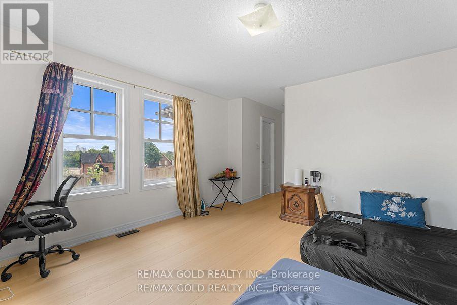 25 - 10 Porter Avenue W, Vaughan, Ontario  L4L 0H1 - Photo 27 - N12281407