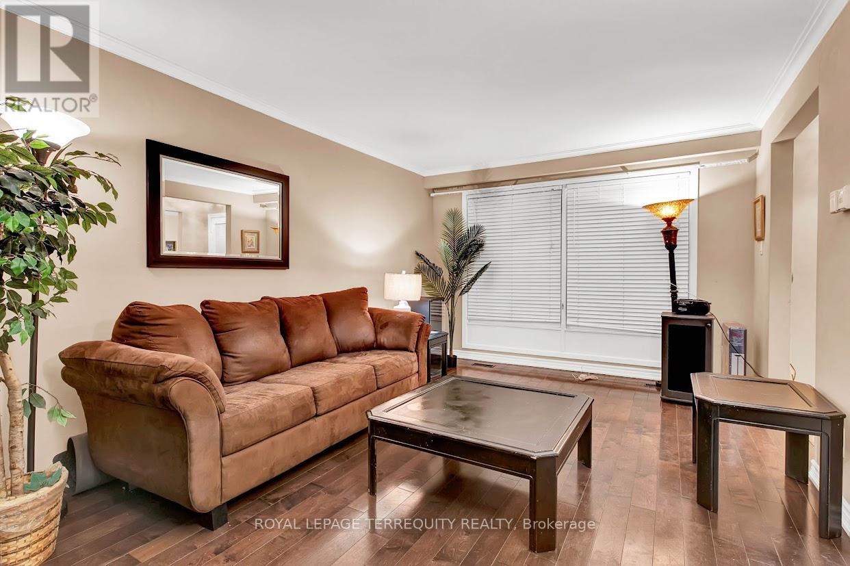 2145 Sandringham Drive, Burlington (Mountainside), Ontario  L7P 1T8 - Photo 7 - W12281400