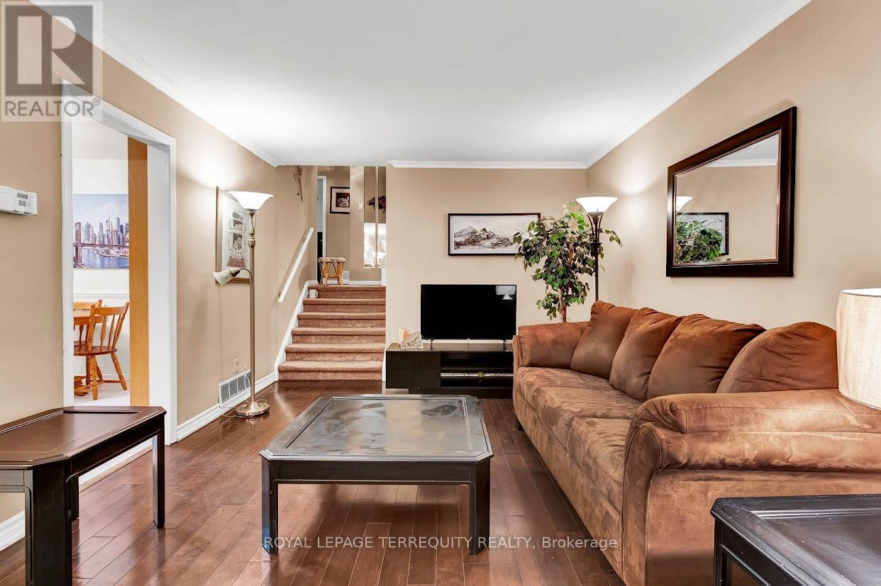 2145 Sandringham Drive, Burlington (Mountainside), Ontario  L7P 1T8 - Photo 8 - W12281400