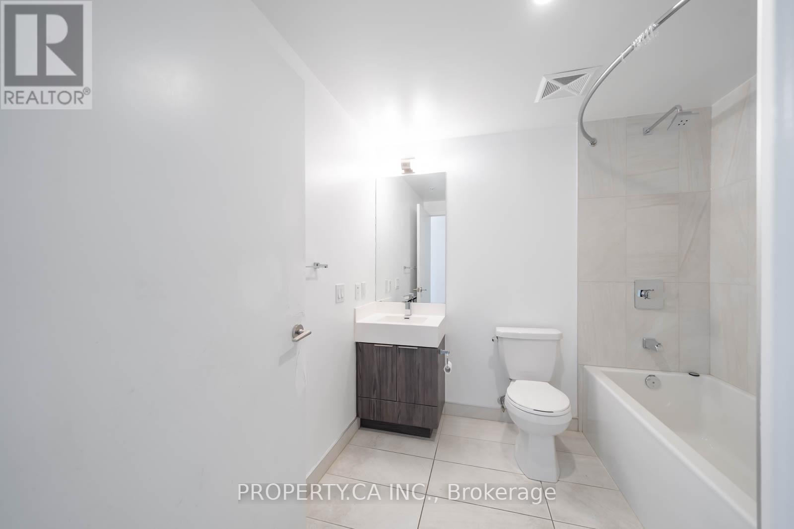 2404 - 30 Samuel Wood Way, Toronto, Ontario  M9B 0H9 - Photo 10 - W12281415