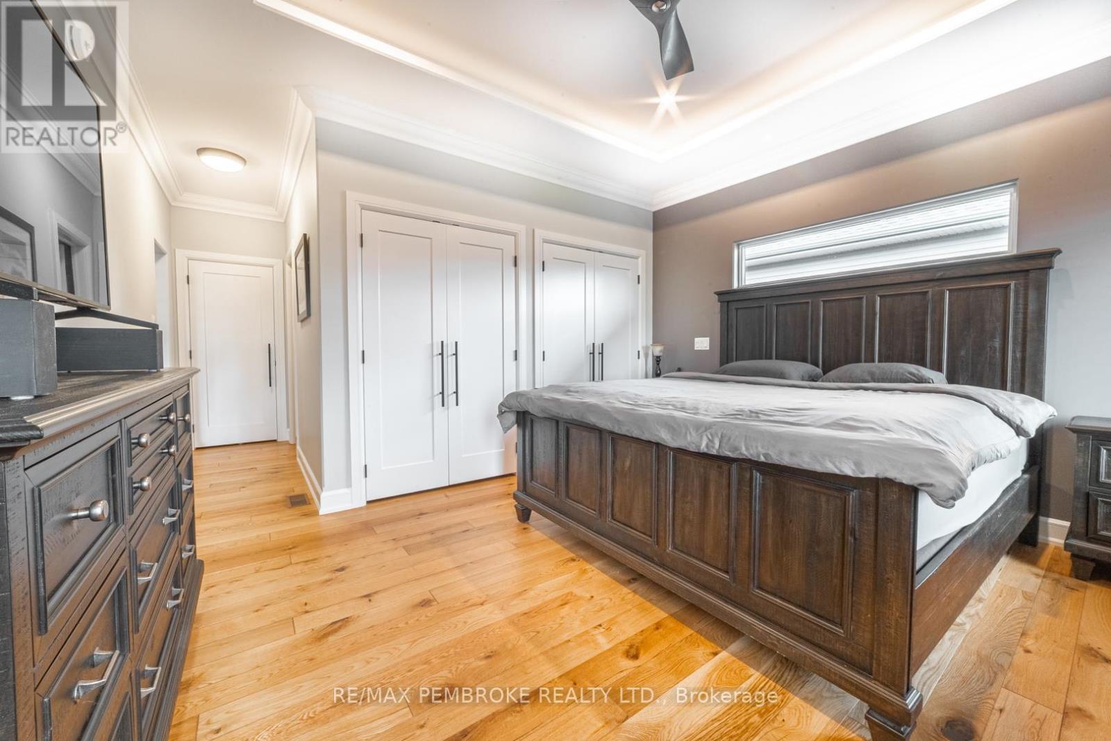 8 Drew Street, Petawawa, Ontario  K8H 0G4 - Photo 10 - X12281433