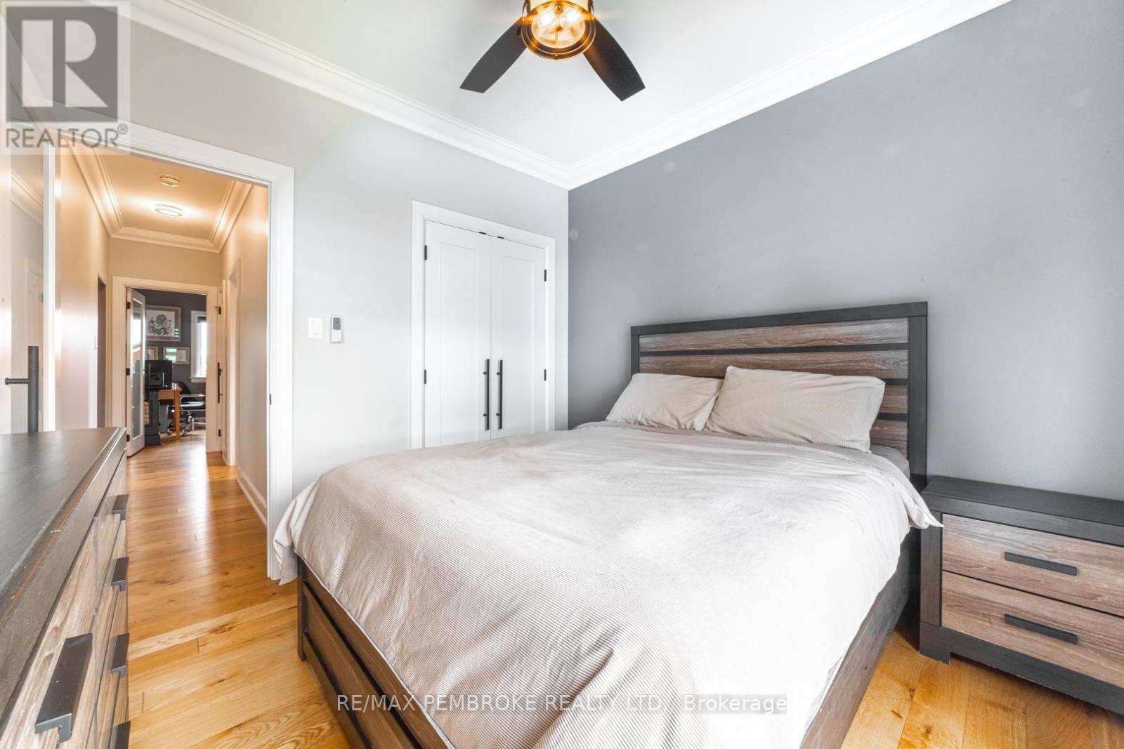 8 Drew Street, Petawawa, Ontario  K8H 0G4 - Photo 18 - X12281433