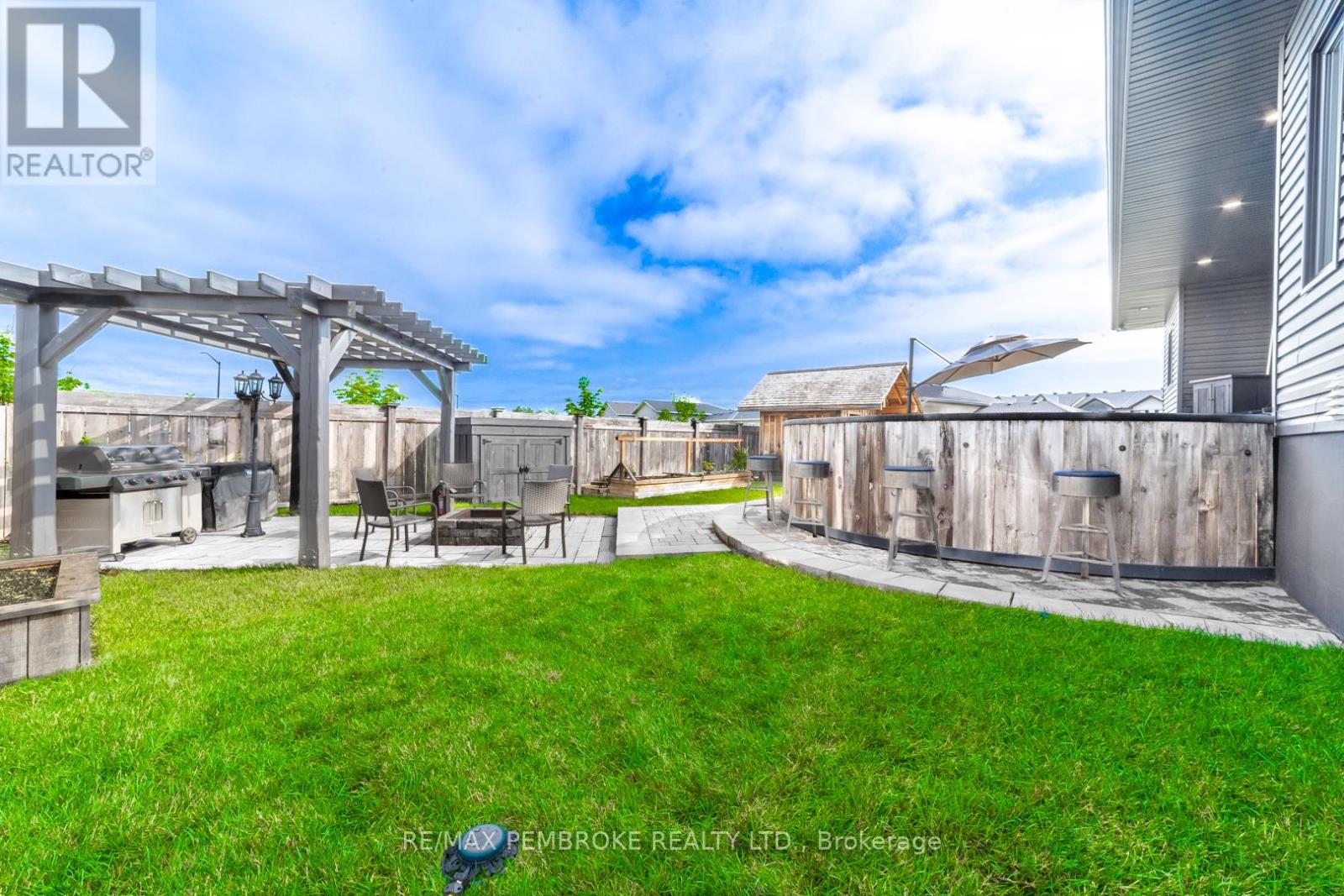 8 Drew Street, Petawawa, Ontario  K8H 0G4 - Photo 31 - X12281433