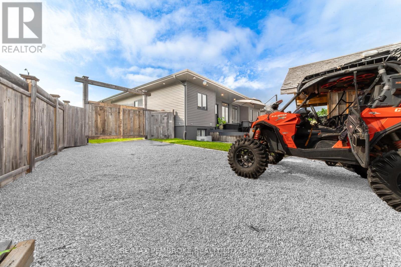 8 Drew Street, Petawawa, Ontario  K8H 0G4 - Photo 36 - X12281433