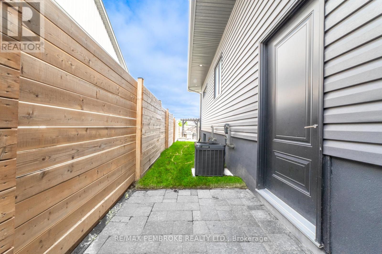 8 Drew Street, Petawawa, Ontario  K8H 0G4 - Photo 37 - X12281433