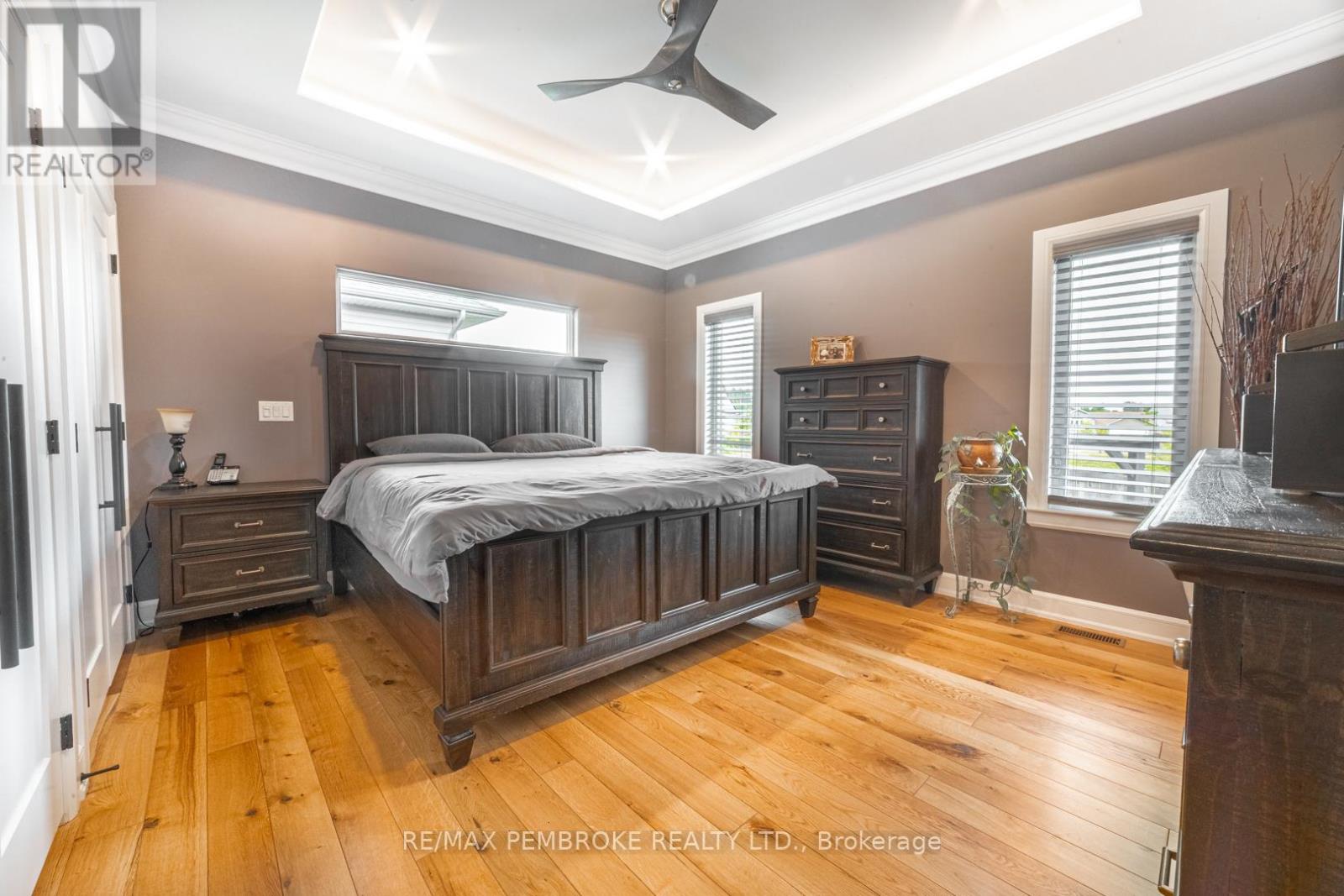 8 Drew Street, Petawawa, Ontario  K8H 0G4 - Photo 9 - X12281433