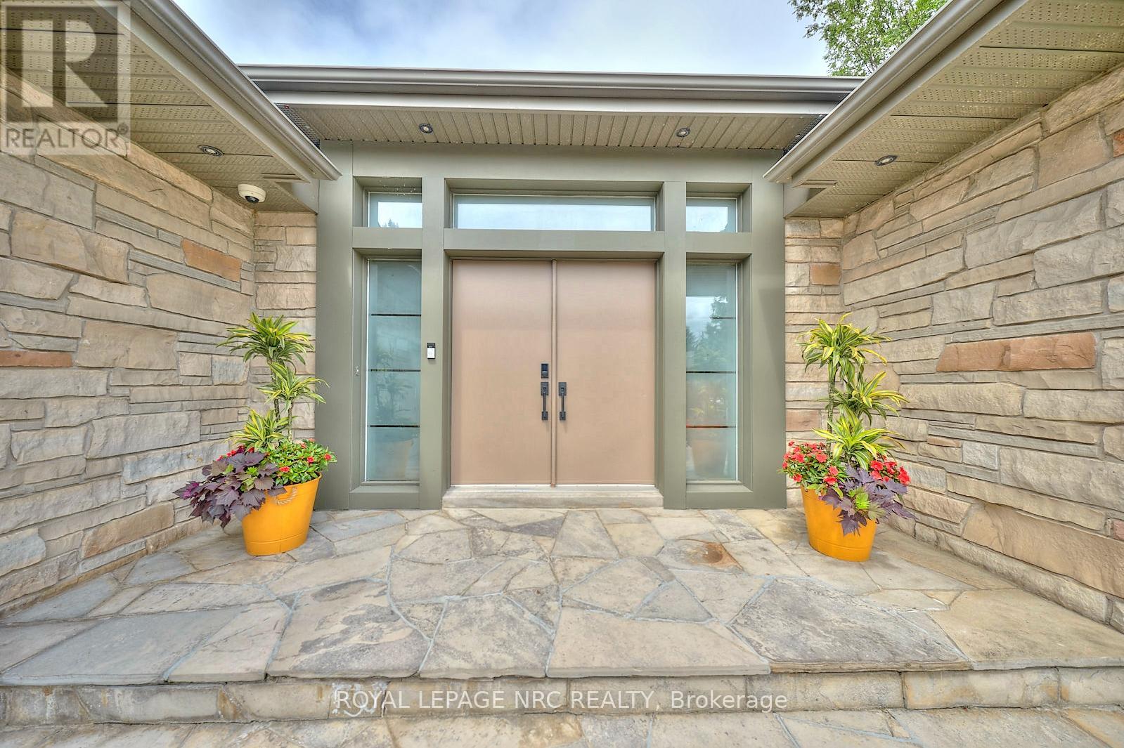Property at 16 NADINE CRESCENT image 3
