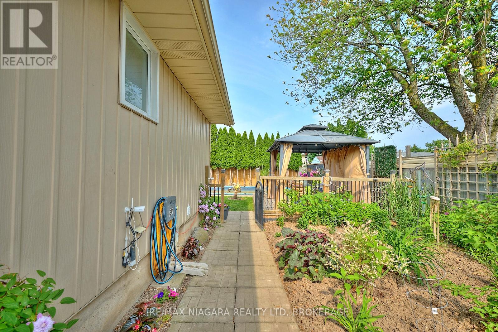 Property at 23 HUNTLEY CRESCENT image 5
