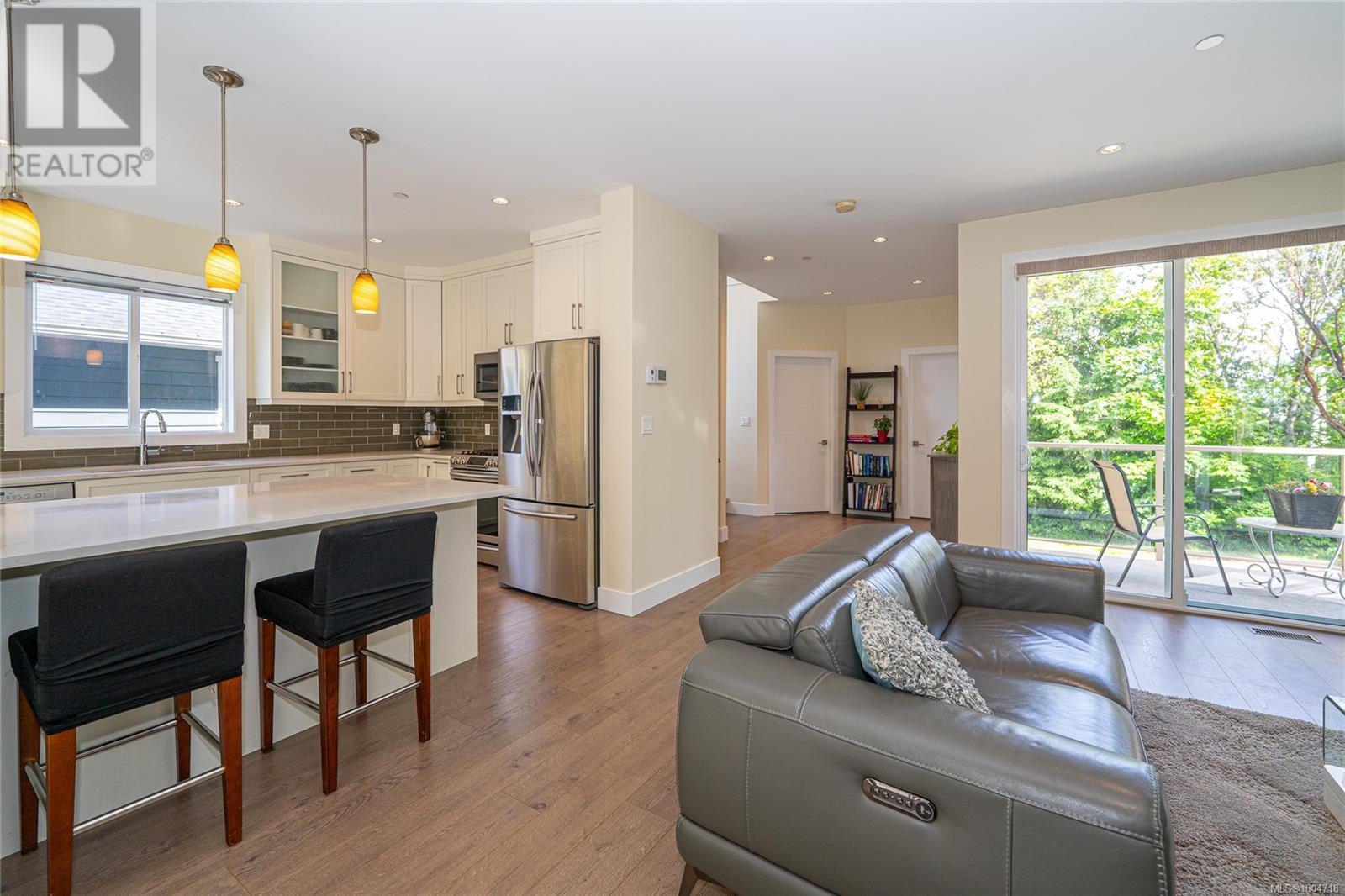 Property at 320 Selica Rd image 3