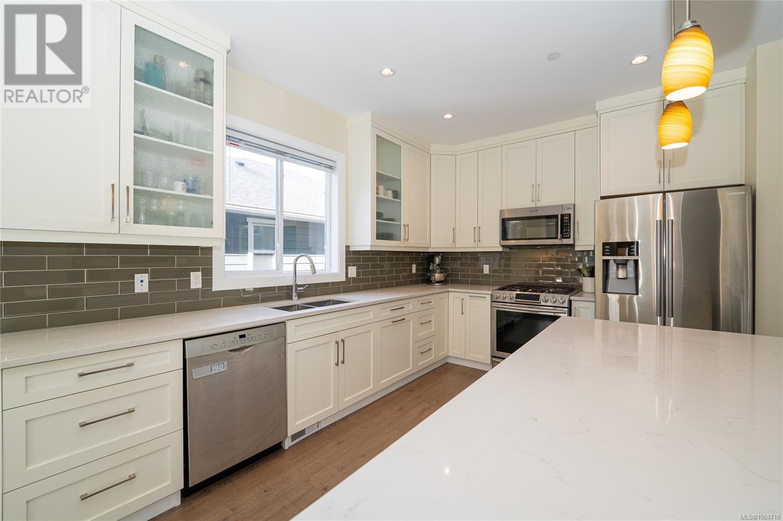 Property at 320 Selica Rd image 1