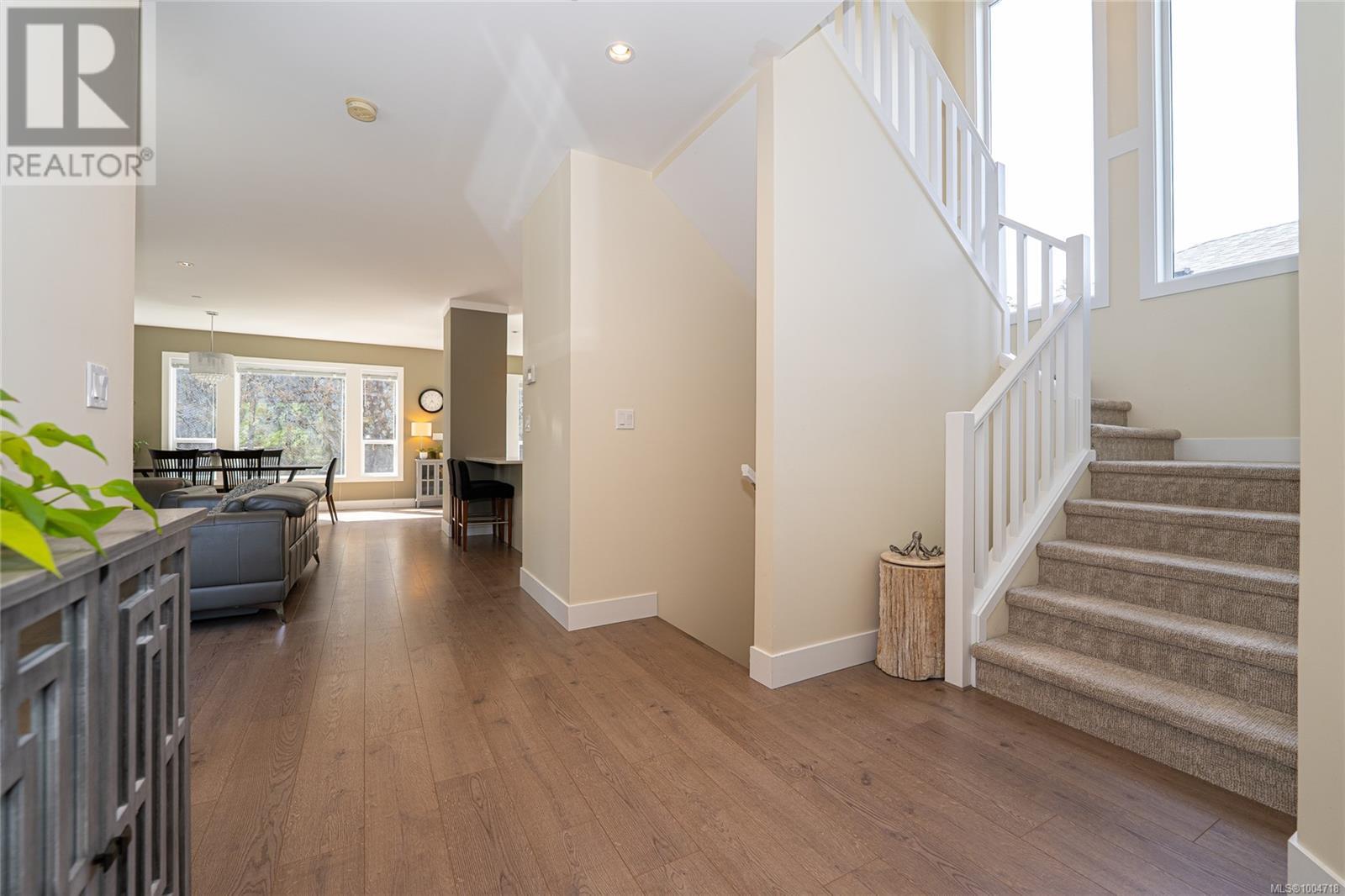Property at 320 Selica Rd image 4