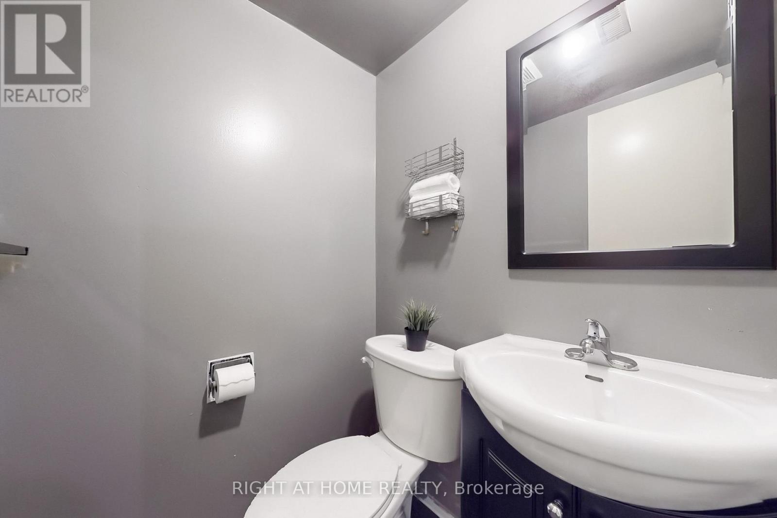9 Festival Drive, Toronto (Westminster-Branson), Ontario  M2R 3T9 - Photo 24 - C12281446